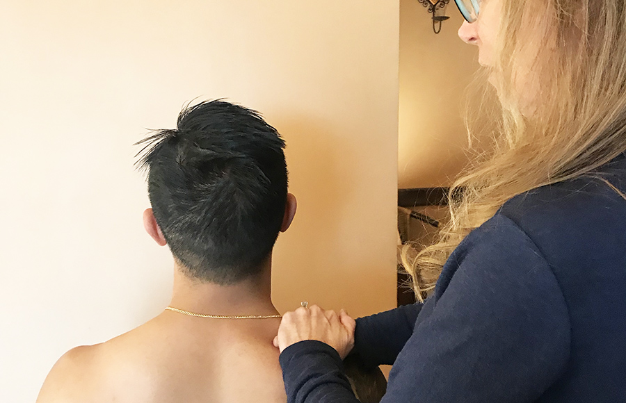 NeckPain01 How To Treat Neck Pain